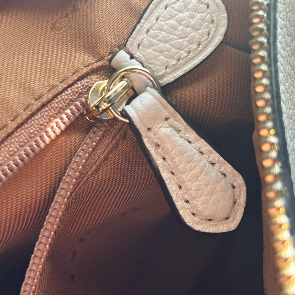 Coach ‼️‼️LIKE NEW ‼️‼️‼️pebbled leather Cream Crossbody Bag with Straps♥️♥️♥️ - Picture 11 of 17